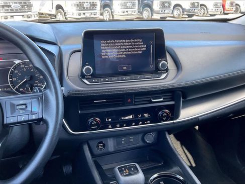 Used 2024 Nissan Rogue SV image 6