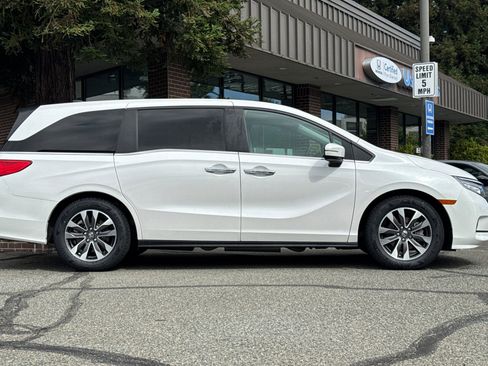 Used 2023 Honda Odyssey EX-L image 3
