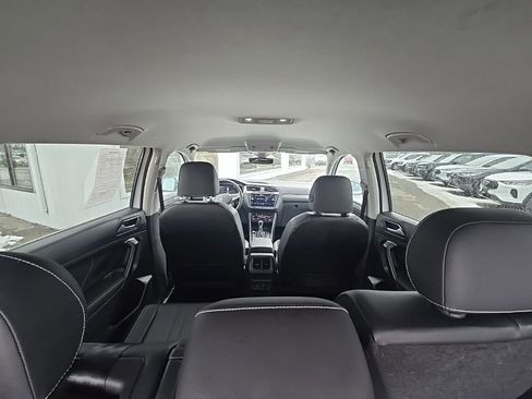 Used 2024 Volkswagen Tiguan SE image 13