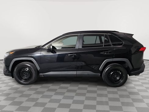 Used 2020 Toyota RAV4 LE FWD image 5