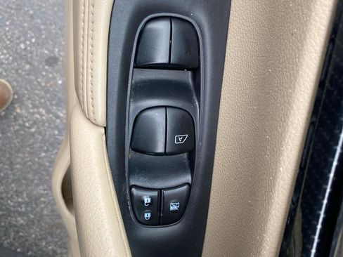 Used 2019 Nissan Rogue SL w/ Premium Package image 19