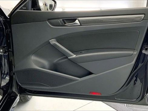 Used 2022 Volkswagen Passat 2.0T R-Line image 24