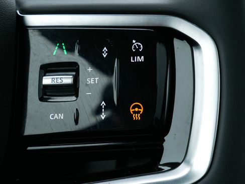 Used 2025 Land Rover Discovery Sport S image 23