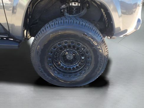 Used 2022 Toyota Tacoma TRD Sport image 33