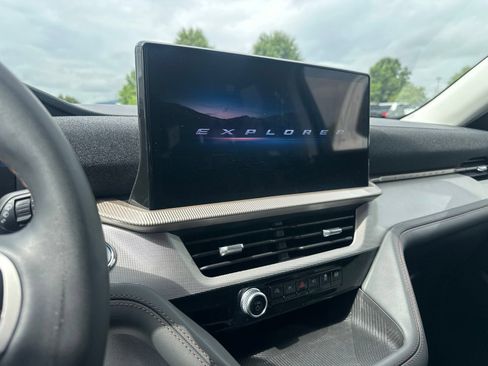 Used 2026 Ford Explorer Active RWD image 9