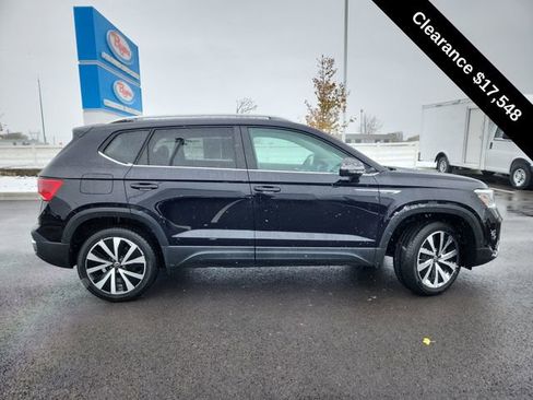 Used 2024 Volkswagen Taos SE image 8