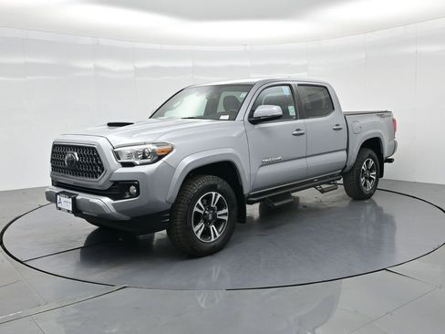 Used 2018 Toyota Tacoma TRD Sport w/ Technology Package image 45