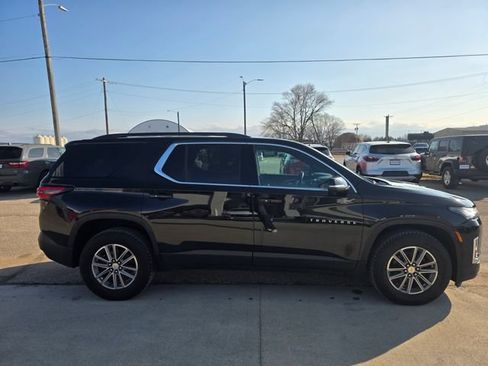 Used 2023 Chevrolet Traverse LT w/ Rear Camera Mirror Package AWD/4WD image 9