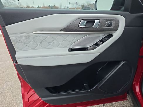 Used 2025 Ford Explorer Platinum w/ LUX Leather Package image 19