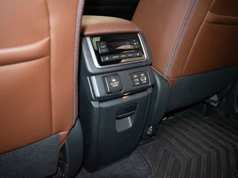 Used 2023 Subaru Ascent Touring AWD/4WD image 24