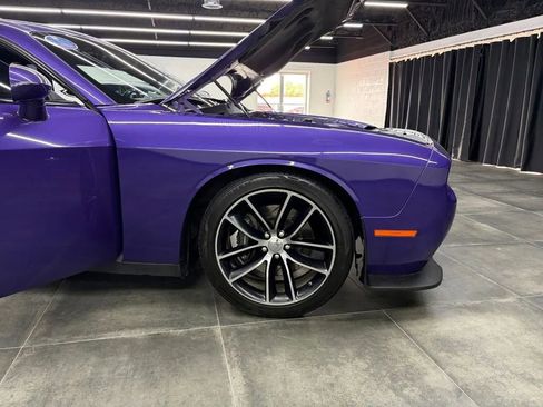 Used 2016 Dodge Challenger R/T Scat Pack w/ Leather Interior Group RWD image 39