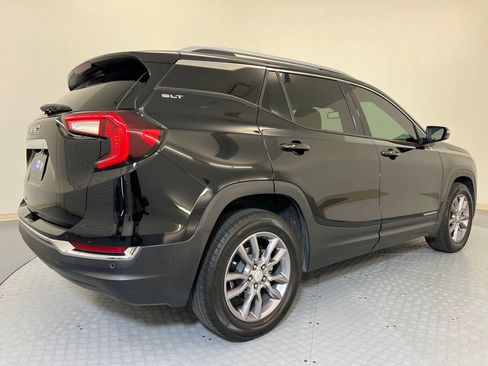 Used 2024 GMC Terrain SLT image 9