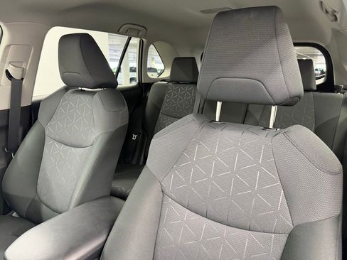 Used 2025 Toyota RAV4 XLE FWD image 22