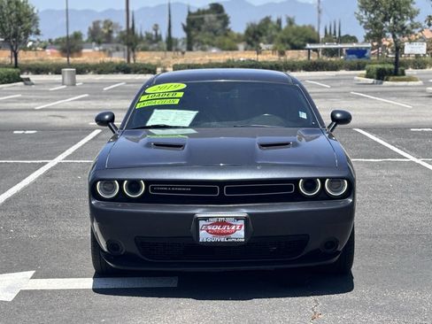 Used 2019 Dodge Challenger SXT RWD image 3
