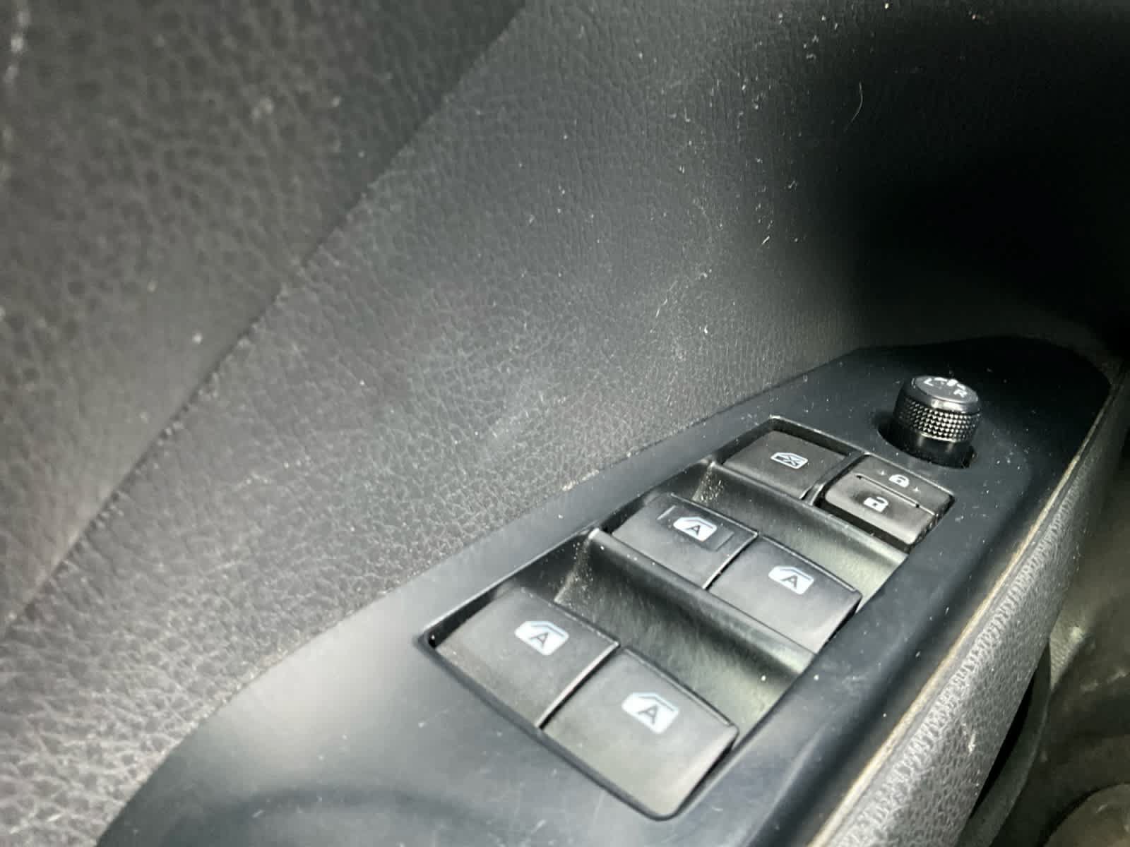 Used 2020 Toyota Camry SE FWD image 17