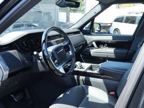 Used 2025 Land Rover Range Rover Long Wheelbase SE AWD/4WD image 17