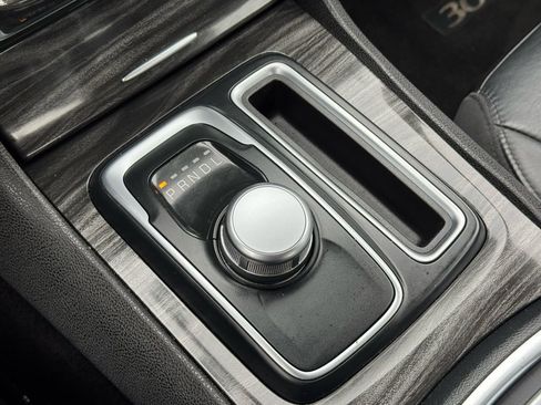 Used 2017 Chrysler 300 Limited image 22