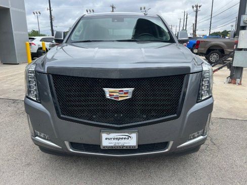 Used 2018 Cadillac Escalade Luxury AWD/4WD image 3