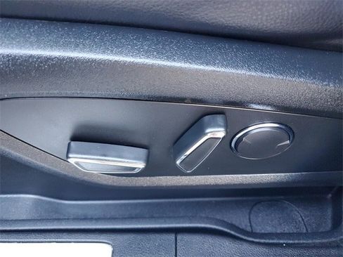 Used 2017 Lincoln MKC Premiere image 18