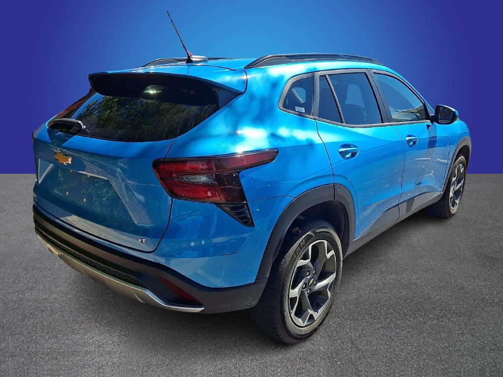 Used 2025 Chevrolet Trax LT FWD image 7