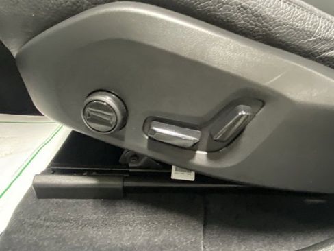 Certified 2025 Volvo XC60 B5 Plus image 12