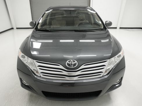 Used 2011 Toyota Venza FWD image 2