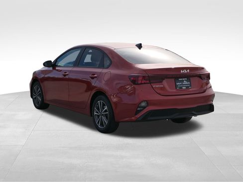 Used 2023 Kia Forte LXS w/ LXS Technology Package image 6