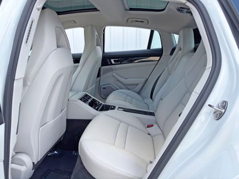 Used 2023 Porsche Panamera 4S w/ Sportdesign Package image 45