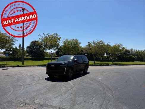 Used 2023 Cadillac Escalade ESV Sport image 2