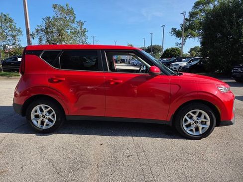 Used 2022 Kia Soul LX w/ Technology Package FWD image 8