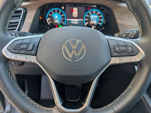 Used 2025 Volkswagen Atlas SE image 12