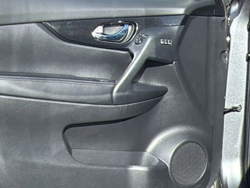 Used 2020 Nissan Rogue SL w/ Premium Package image 23