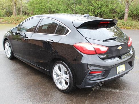 Used 2017 Chevrolet Cruze Premier FWD image 3