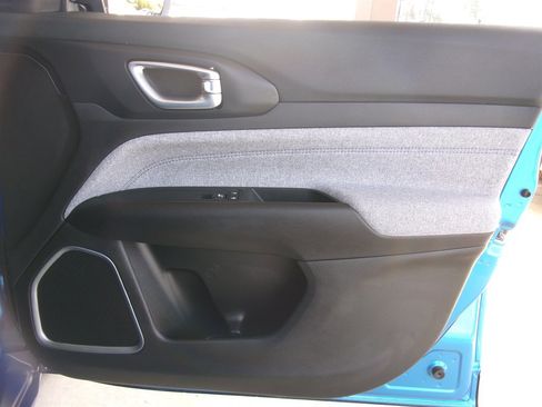 Used 2025 Jeep Compass Latitude image 17