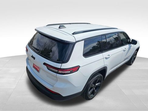 Used 2024 Jeep Grand Cherokee L Laredo image 14