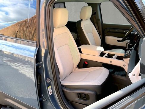 Used 2025 Land Rover Defender 110 S image 29