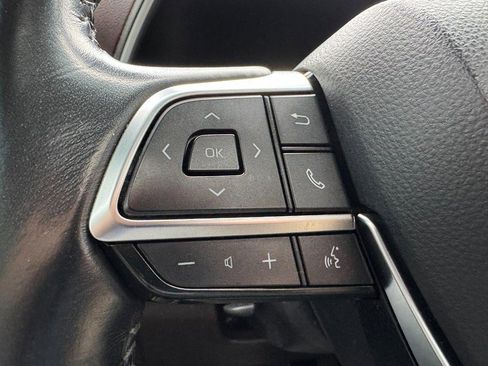 Used 2021 Toyota Highlander XLE image 18