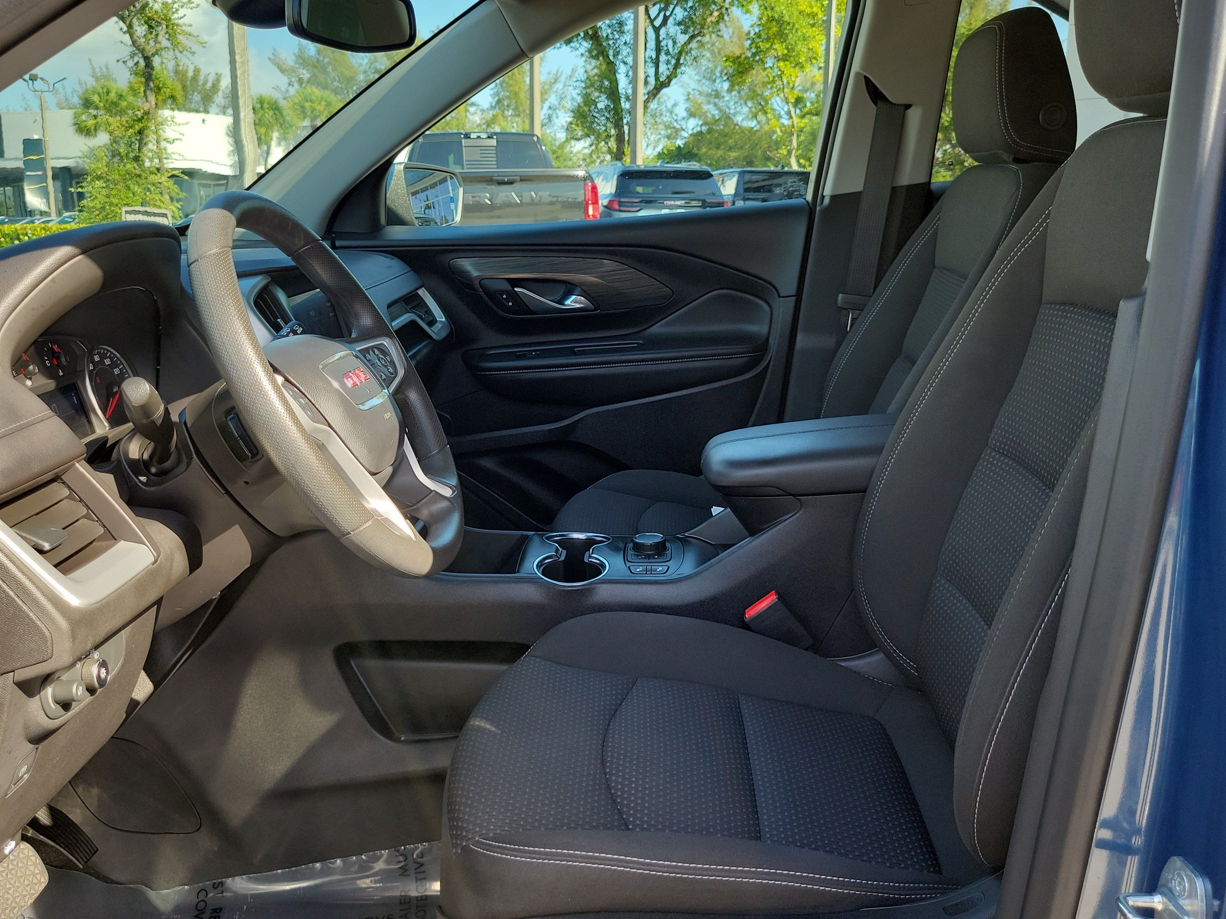 Used 2024 GMC Terrain SLE w/ Driver Convenience Package FWD image 8
