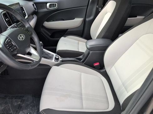 Used 2025 Hyundai Venue SEL FWD image 24
