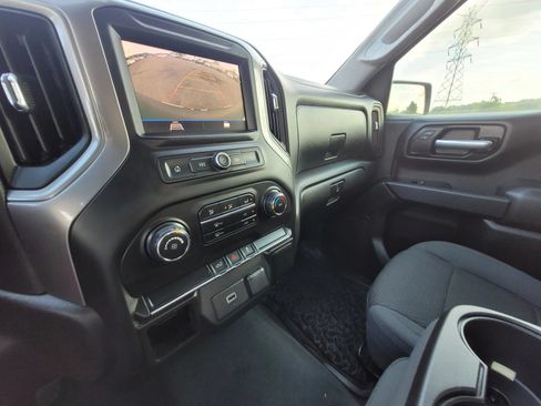 Used 2020 Chevrolet Silverado 1500 Custom w/ Custom Value Package AWD/4WD image 23