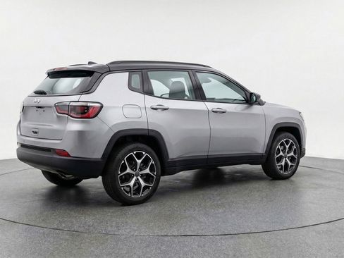 Used 2025 Jeep Compass Limited image 9