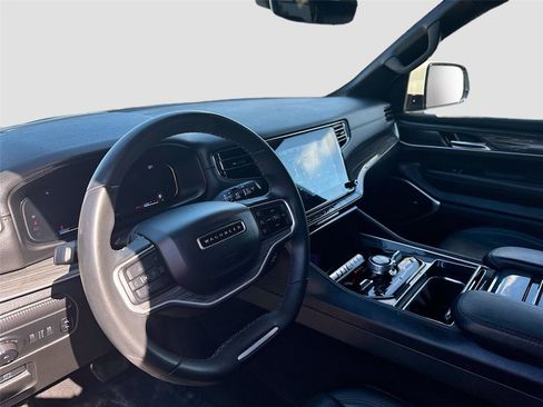 Used 2022 Jeep Wagoneer Series III image 9