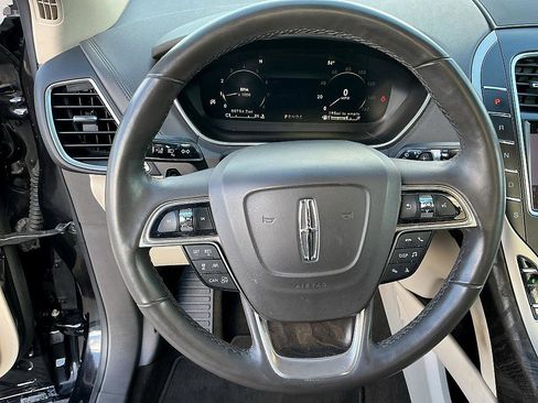 Used 2019 Lincoln Nautilus Reserve image 15