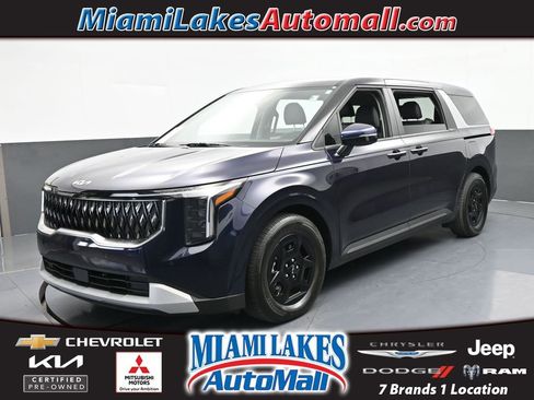 Used 2025 Kia Carnival image 1