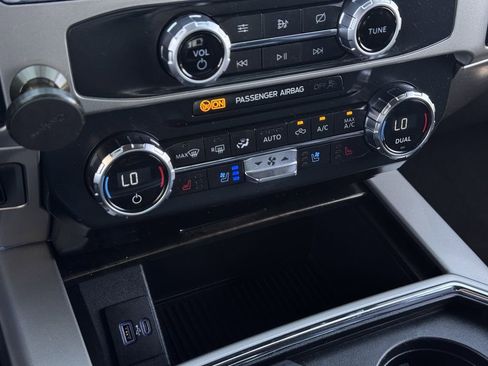Used 2022 Ford F250 Lariat w/ Lariat Value Package AWD/4WD image 22