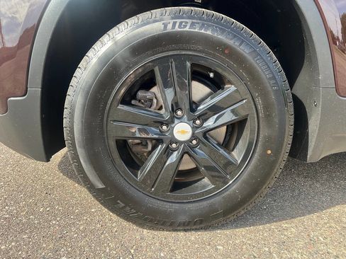 Used 2021 Chevrolet Trax LT AWD/4WD image 17