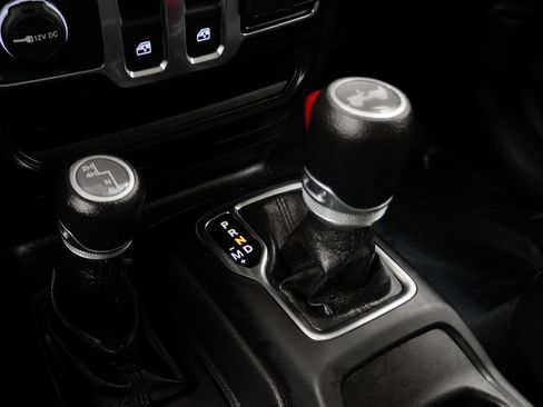 Certified 2022 Jeep Wrangler Sport S image 33