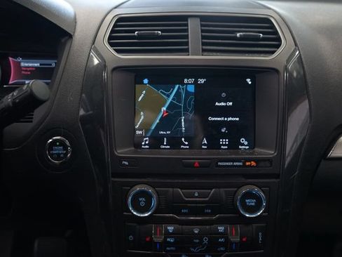 Used 2018 Ford Explorer XLT w/ Equipment Group 202A AWD/4WD image 22
