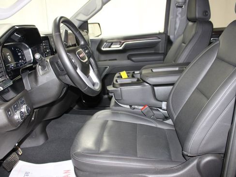 Used 2025 GMC Sierra 1500 SLT AWD/4WD image 29