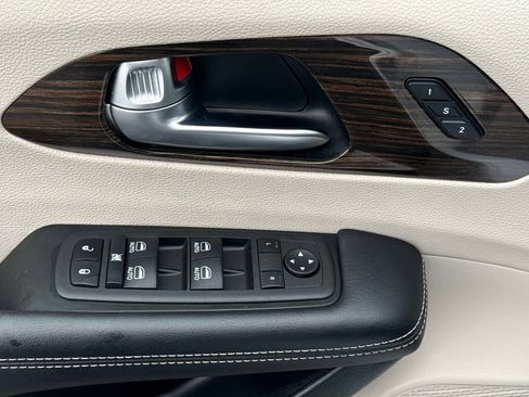 Used 2022 Chrysler Pacifica Limited image 23